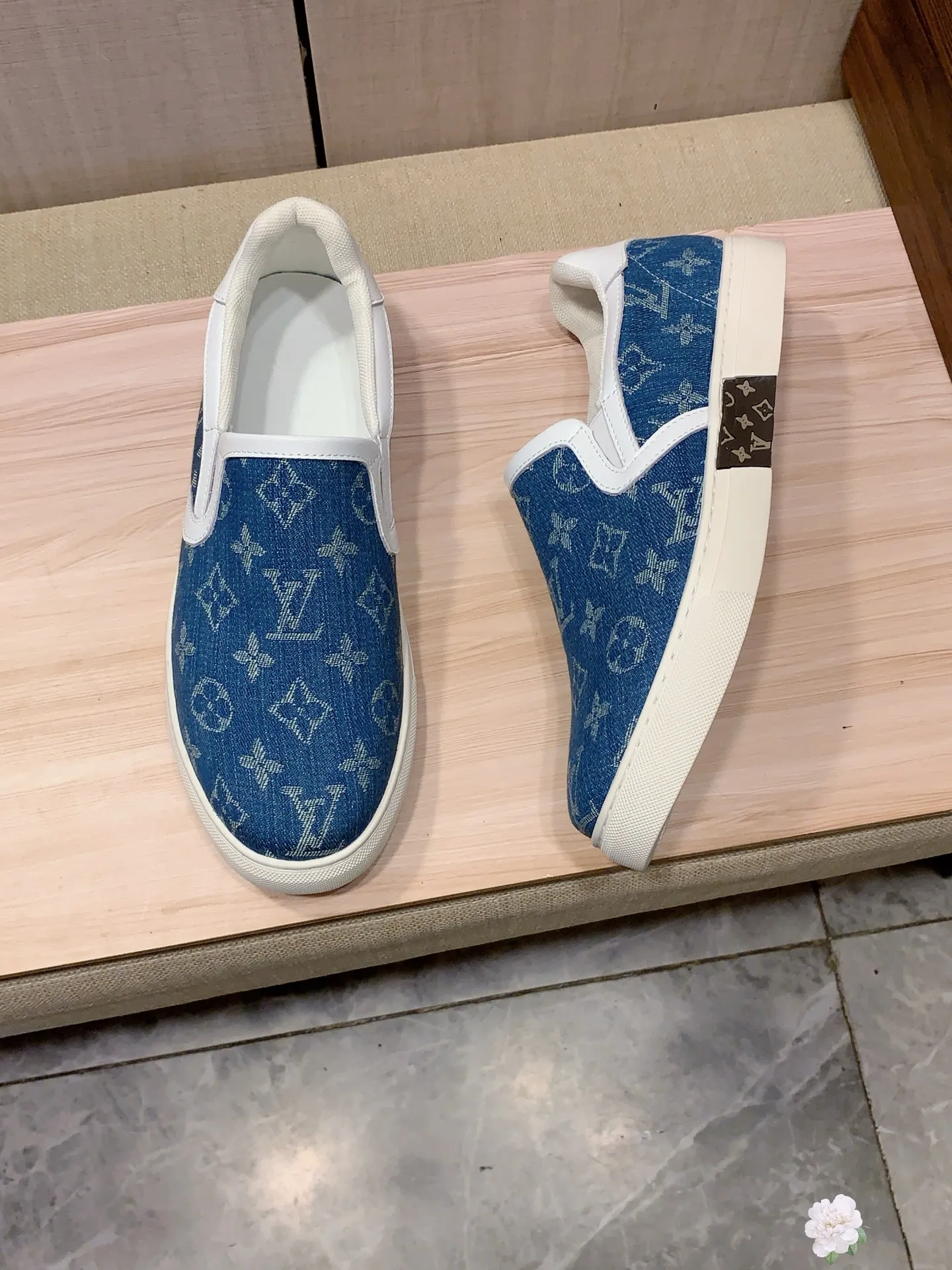 Men's men's shoes 💰400💰💰🎩🎩 [Lightning] [Lightning] "LV*" The latest • popular casual shoes, top brands [Seduce] luxury ~ purchasing agency, top ~ quality. [Strong] The upper is made of imported breathable cowhide with fabric material ➕ Breathable sheepskin feet (•) and fine workmanship. The original stylish and stylish soft rubber wear-resistant and non-slip outsole is light and comfortable on the feet. The real thing looks better when photographed in person. Code 111: Code: 38-44, 2️⃣colors selected